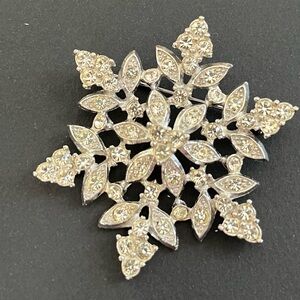 Elegant Silver Snowflake Brooch